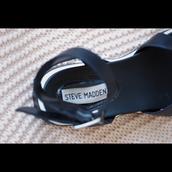 Sandals - Picture 3 of 3